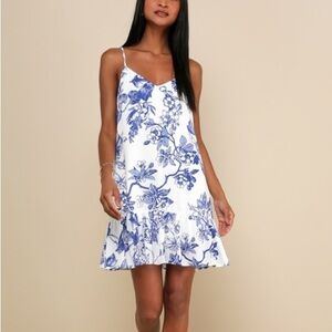 LULU’S Garden Bloom Blue and White Floral Print Ruffled Shift Dress size S Small